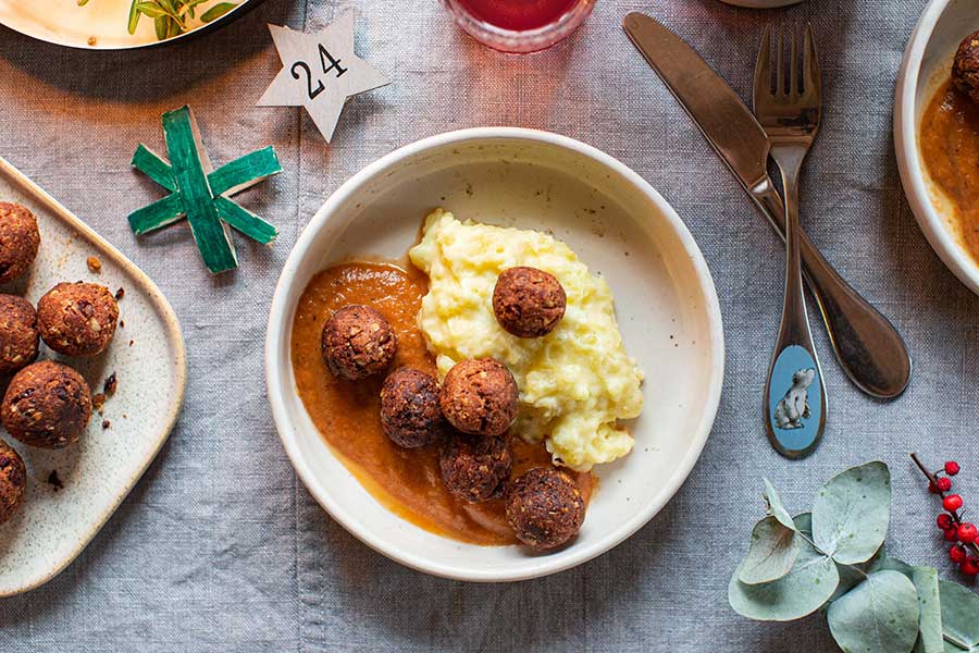 Bohnenhackbällchen mit Tomaten-Bratsauce